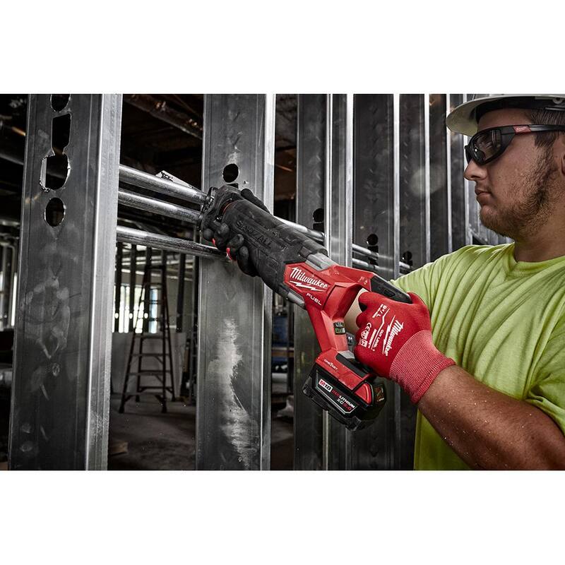 18V Lithium-Ion Brushless Cordless Reciprocating Saw with Battery & Blade Set L5712