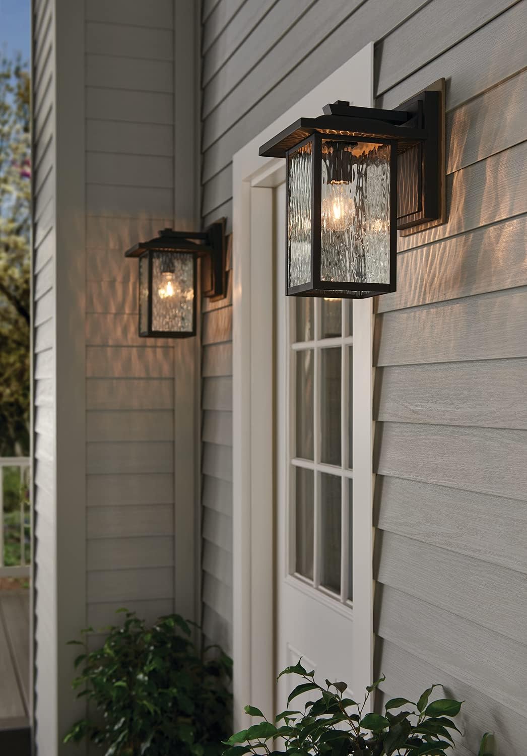 1 Light Outdoor Wall Light with Clear Water Glass in Textured Black H602