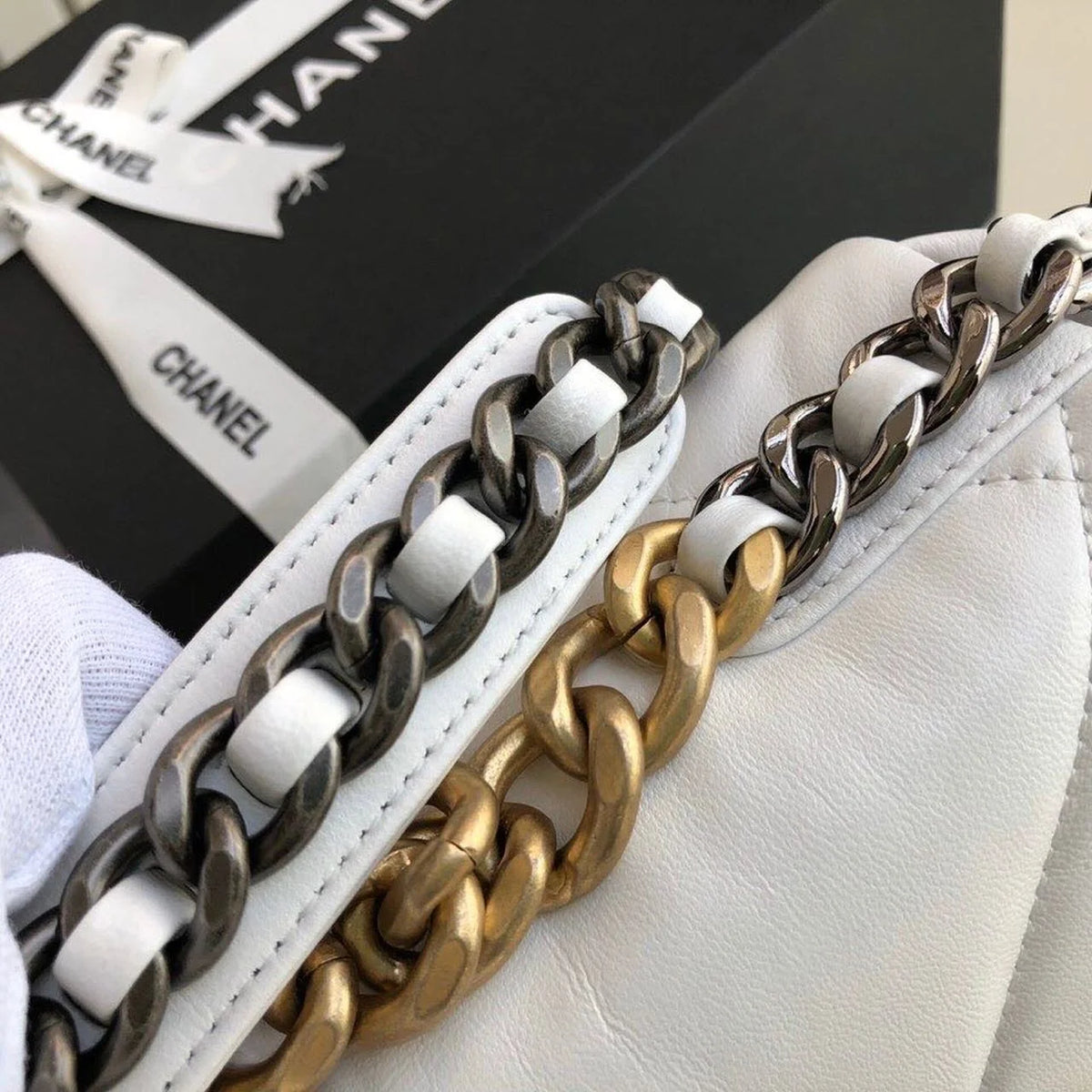 White Handbag K962352