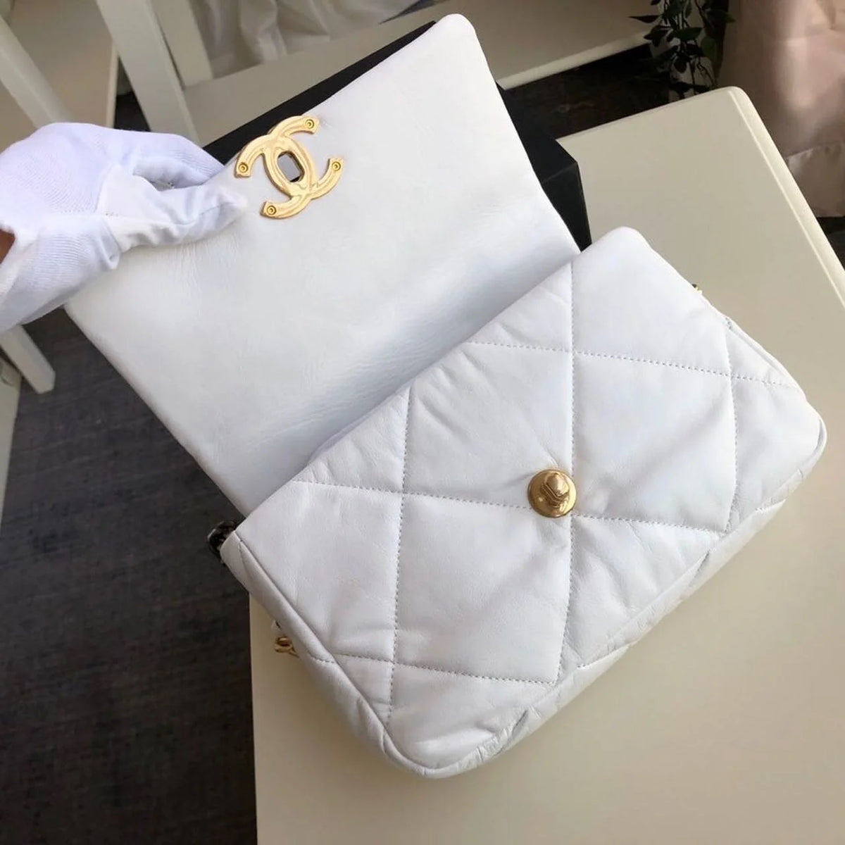 White Handbag K962352