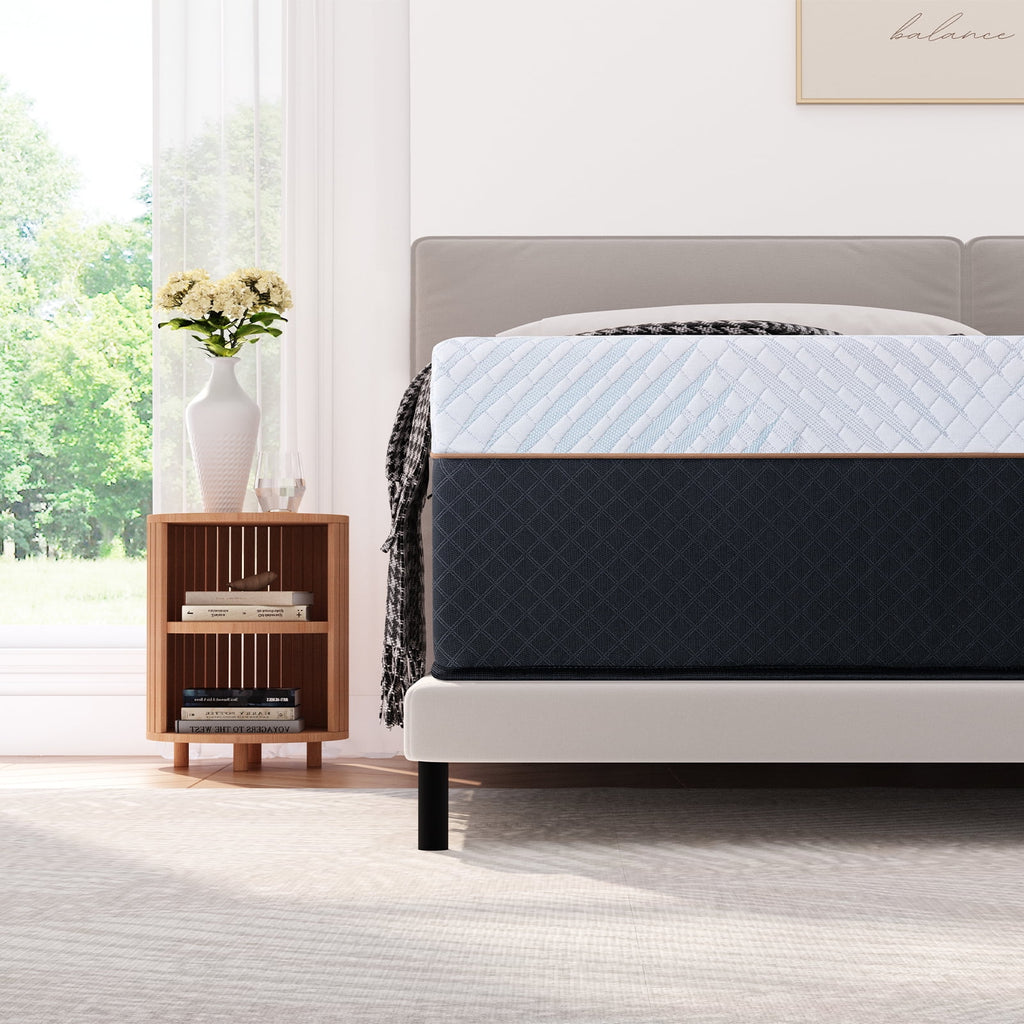 Queen 12 inch Medium Plush Innerspring Mattress L90960