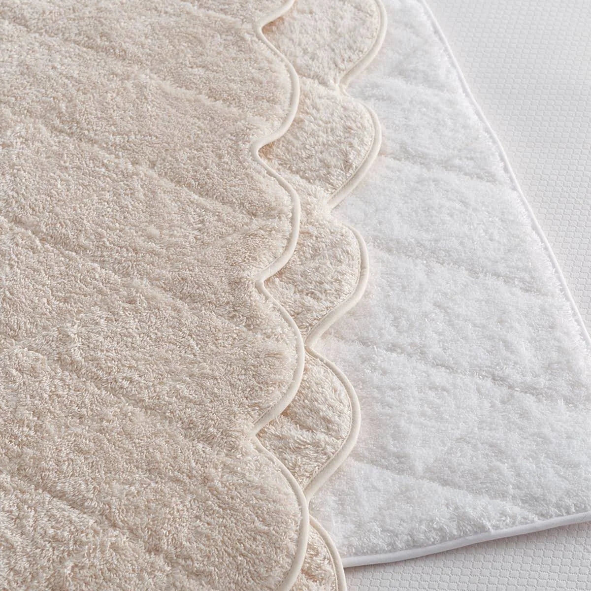 White Quilted Tub Mat G7218