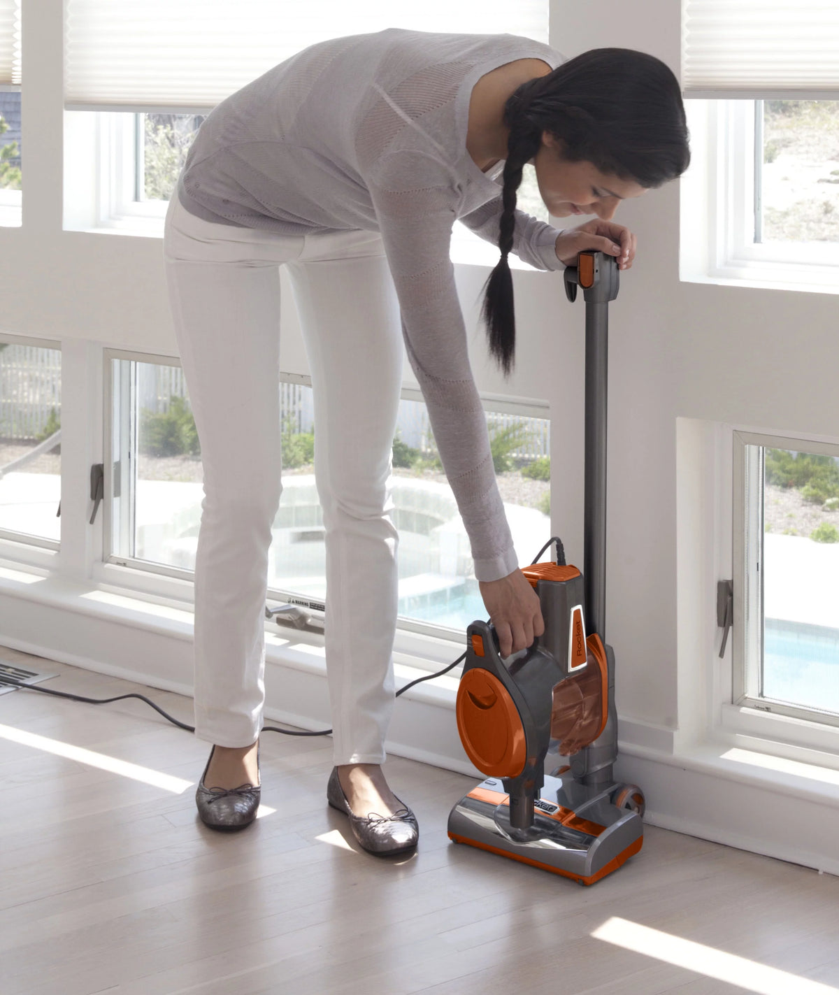 Ultra-Light Upright Vacuum with Wand Y457