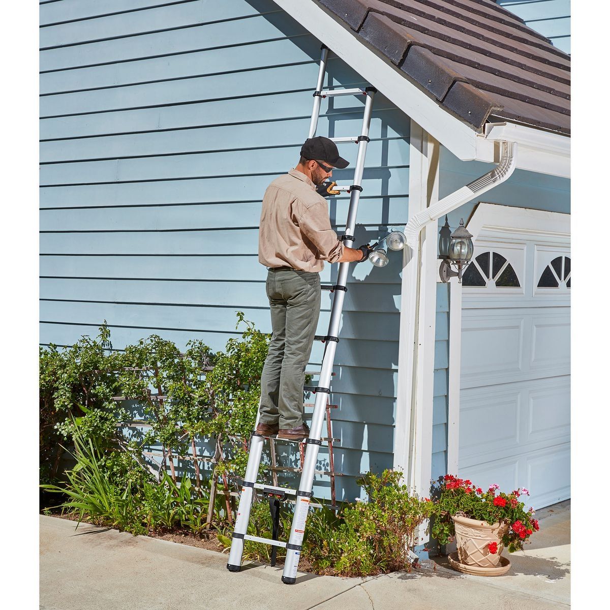 14 ft. 250 lb. Portable Telescoping Ladder J14596